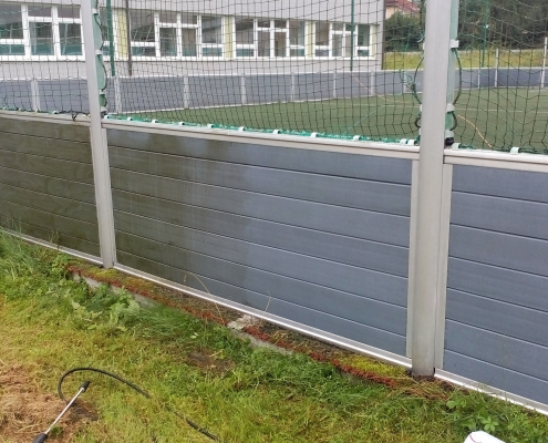 Isokor - čistenie futbalového ihriska pri SOŠ v Čadci