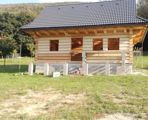 Isokor - výbrus a náter novej drevenice