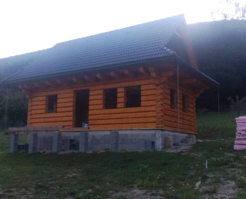 Isokor - výbrus a náter novej drevenice