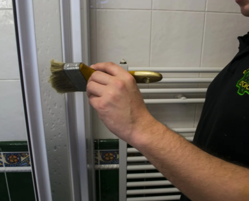 A leghatékonyabb vízkőoldó – mivel tisztítsuk a zuhanykabint?