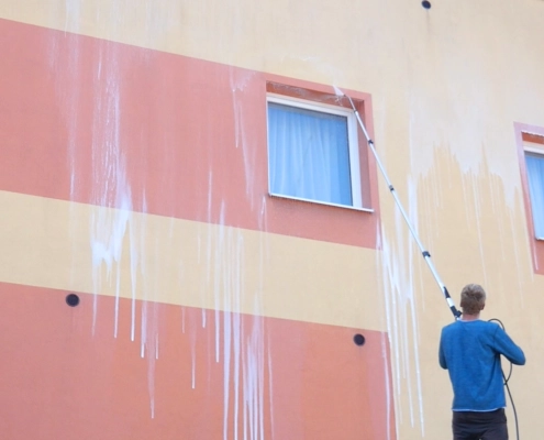 A Jazz vendégház szigetelt homlokzatának tisztítása