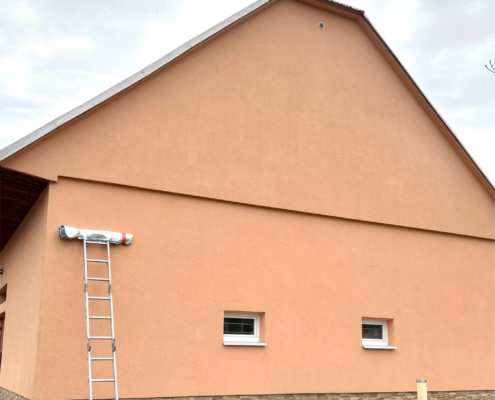 Isokor Facade Professional - Univerzális tisztítószer homlokzatokhoz, burkolatokhoz és tetőkhöz.